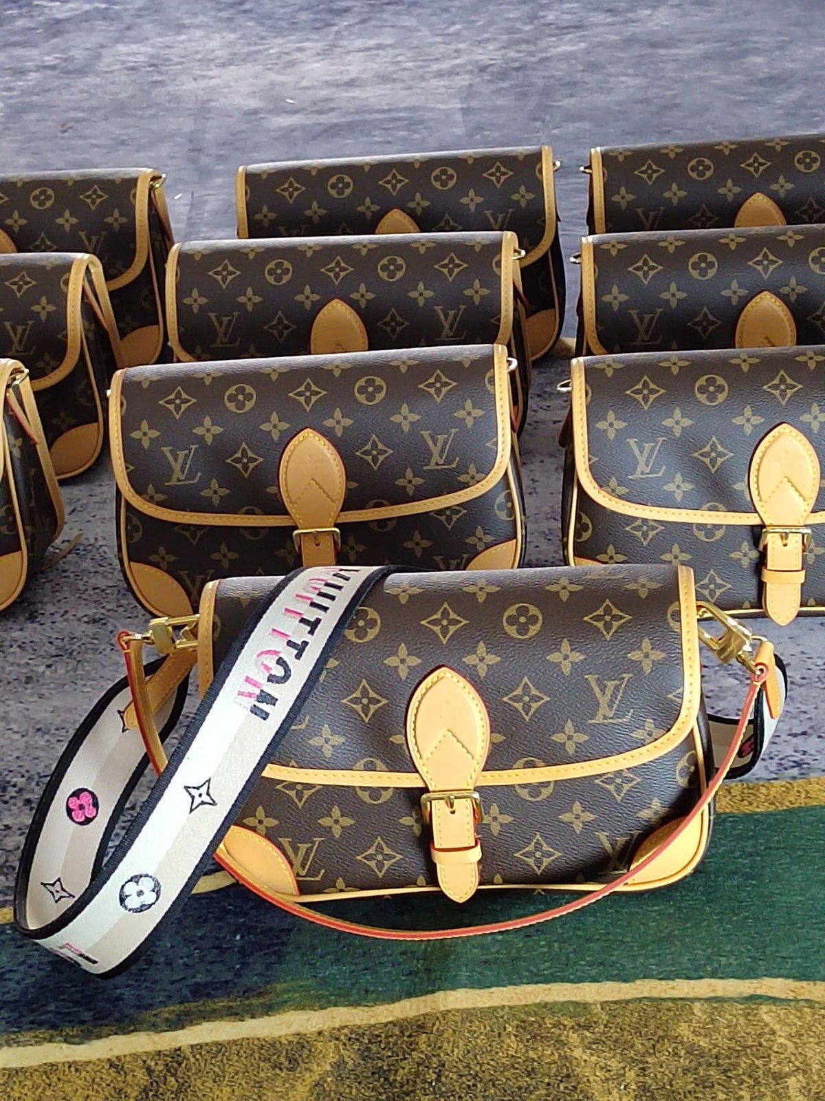 Super replica Louis Vuitton M45985 Diane bag review (2025 May updated)-Best Quality Fake Louis Vuitton Bag Online Store, Replica designer bag ru