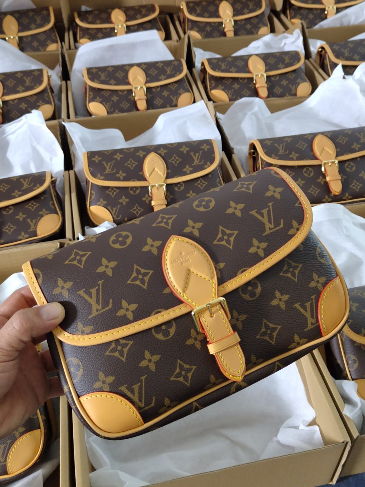 Super replica Louis Vuitton M45985 Diane bag review (2025 May updated)-Best Quality Fake Louis Vuitton Bag Online Store, Replica designer bag ru