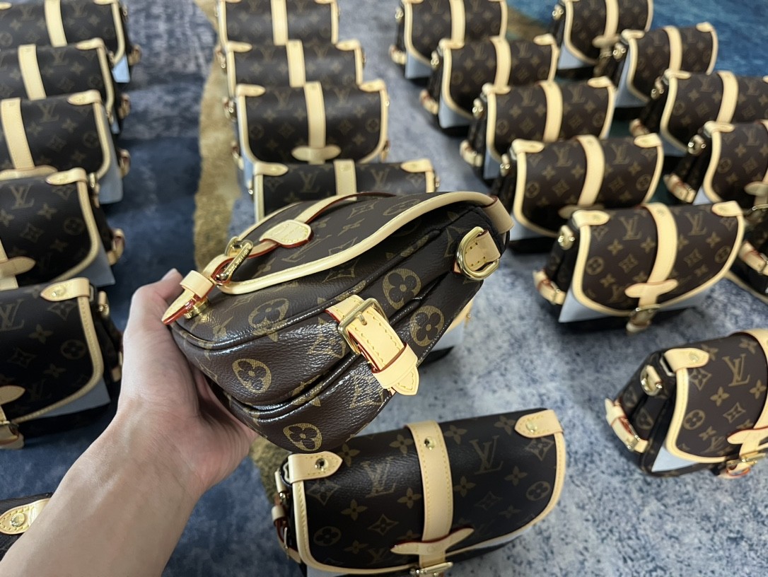 Shebag super replica Louis Vuitton M46740 SAUMUR BB bag review(2025 May udated)-Pangalusna kualitas palsu Louis Vuitton Kantong Toko Online, Replica desainer kantong ru
