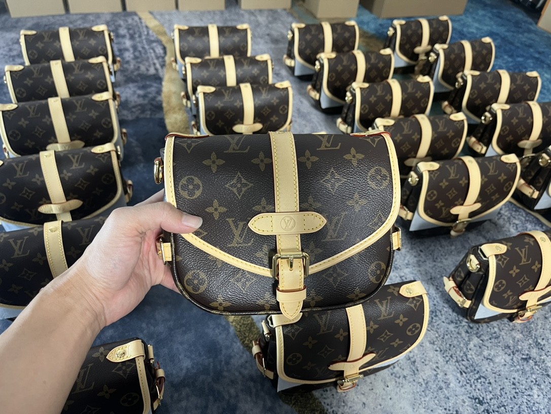 Shebag super replica Louis Vuitton M46740 SAUMUR BB bag review(2025 May udated)-Pangalusna kualitas palsu Louis Vuitton Kantong Toko Online, Replica desainer kantong ru