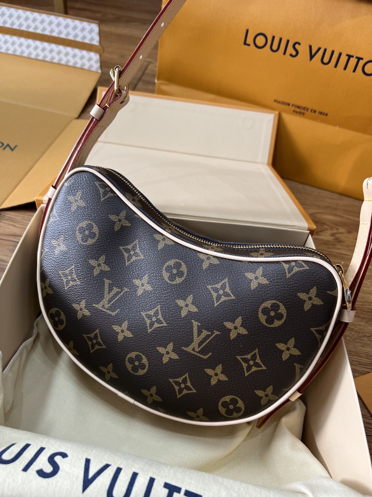 Shebag super replica Louis Vuitton M46828 CROISSANT Medium size bag review(2025 May updated)-ហាងអនឡាញកាបូប Louis Vuitton ក្លែងក្លាយដែលមានគុណភាពល្អបំផុត កាបូបអ្នករចនាម៉ូដចម្លង ru
