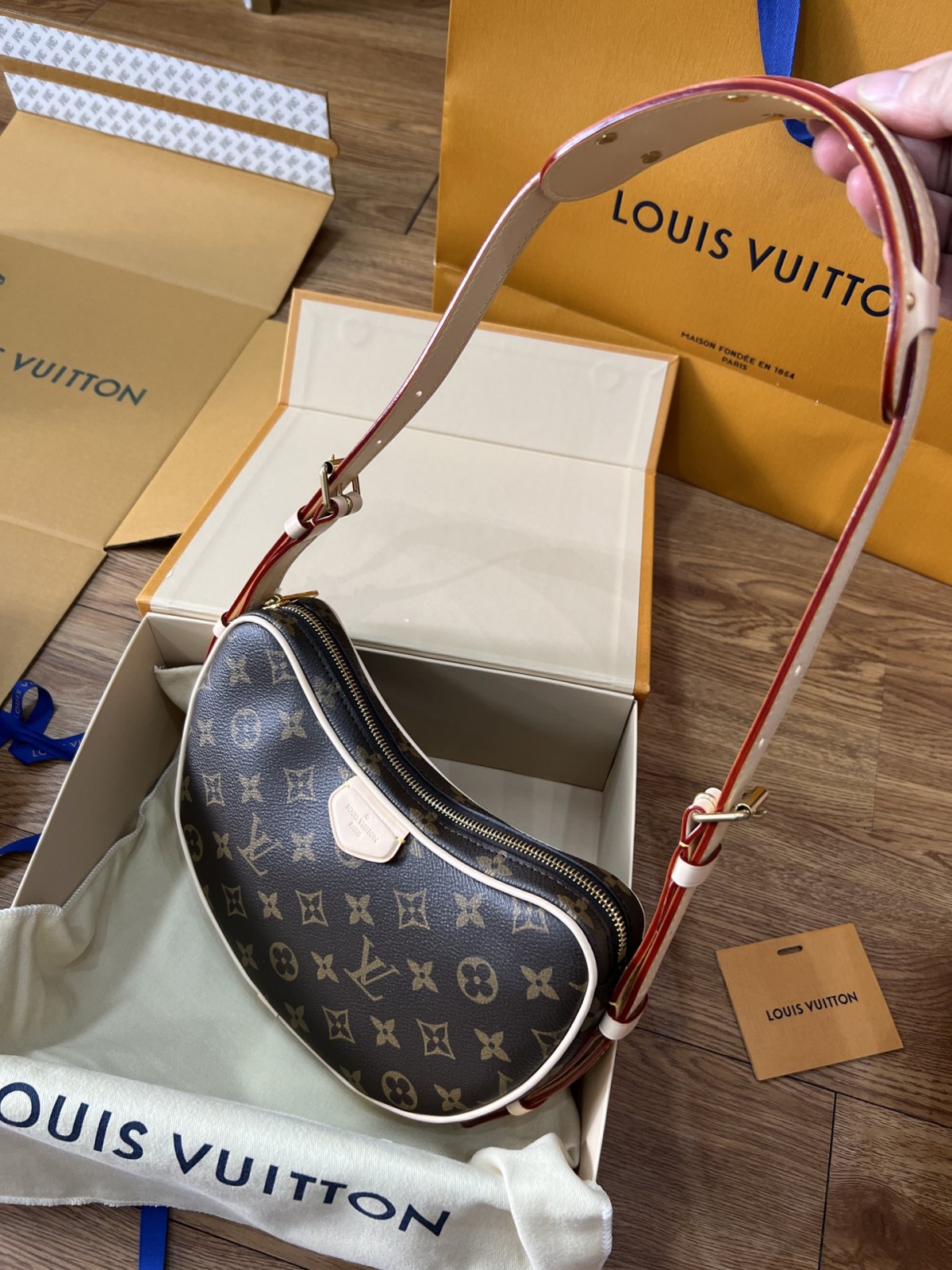 Shebag super replica Louis Vuitton M46828 CROISSANT Medium size bag review(2025 May updated)-ហាងអនឡាញកាបូប Louis Vuitton ក្លែងក្លាយដែលមានគុណភាពល្អបំផុត កាបូបអ្នករចនាម៉ូដចម្លង ru