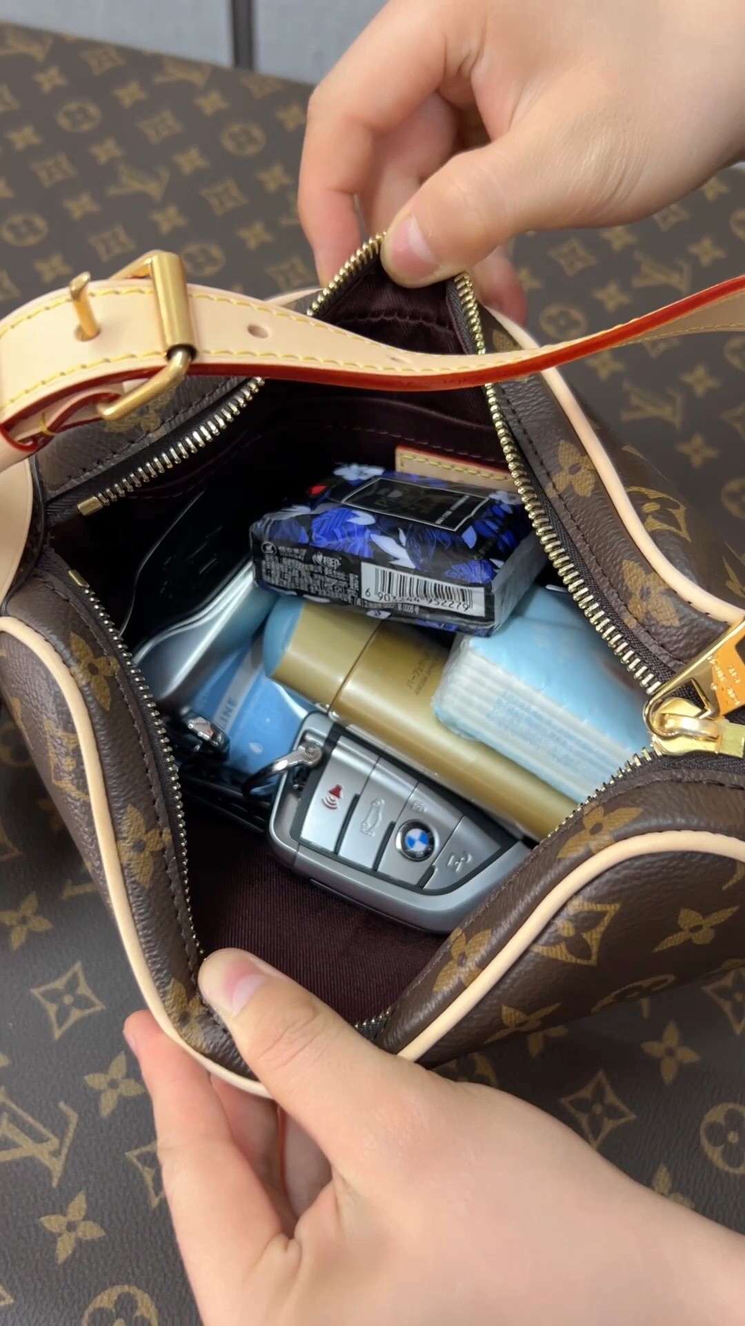 Shebag super replica Louis Vuitton M46828 CROISSANT Medium size bag review(2025 May updated)-ហាងអនឡាញកាបូប Louis Vuitton ក្លែងក្លាយដែលមានគុណភាពល្អបំផុត កាបូបអ្នករចនាម៉ូដចម្លង ru