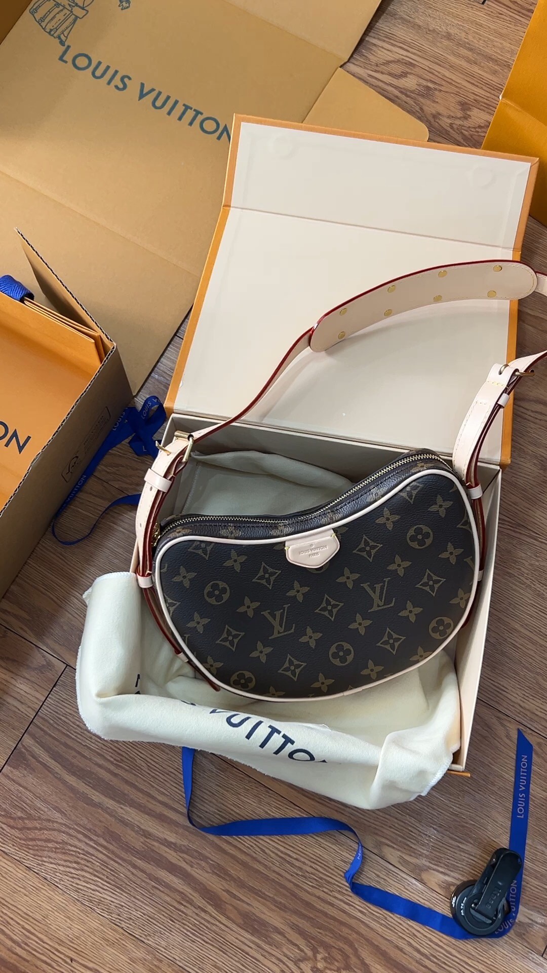 Shebag super replica Louis Vuitton M46828 CROISSANT Medium size bag review(2025 May updated)-ហាងអនឡាញកាបូប Louis Vuitton ក្លែងក្លាយដែលមានគុណភាពល្អបំផុត កាបូបអ្នករចនាម៉ូដចម្លង ru