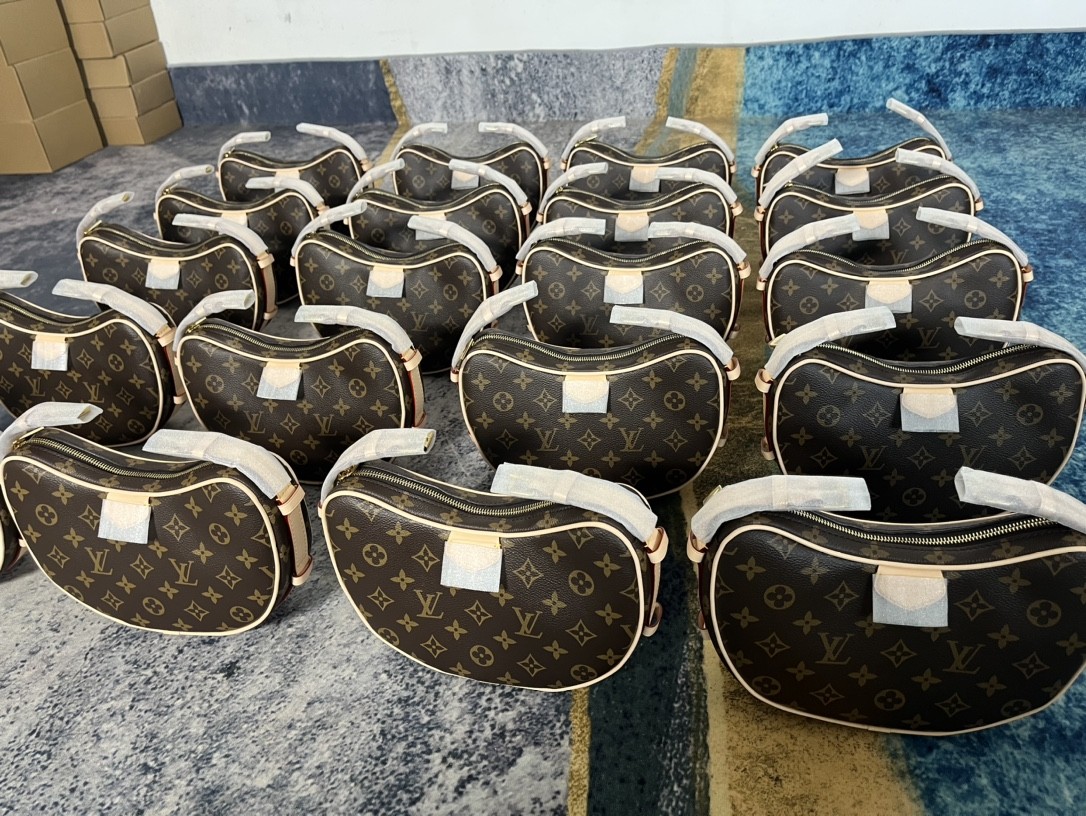 Shebag super replica Louis Vuitton M46828 CROISSANT Medium size bag review(2025 May updated)-ហាងអនឡាញកាបូប Louis Vuitton ក្លែងក្លាយដែលមានគុណភាពល្អបំផុត កាបូបអ្នករចនាម៉ូដចម្លង ru