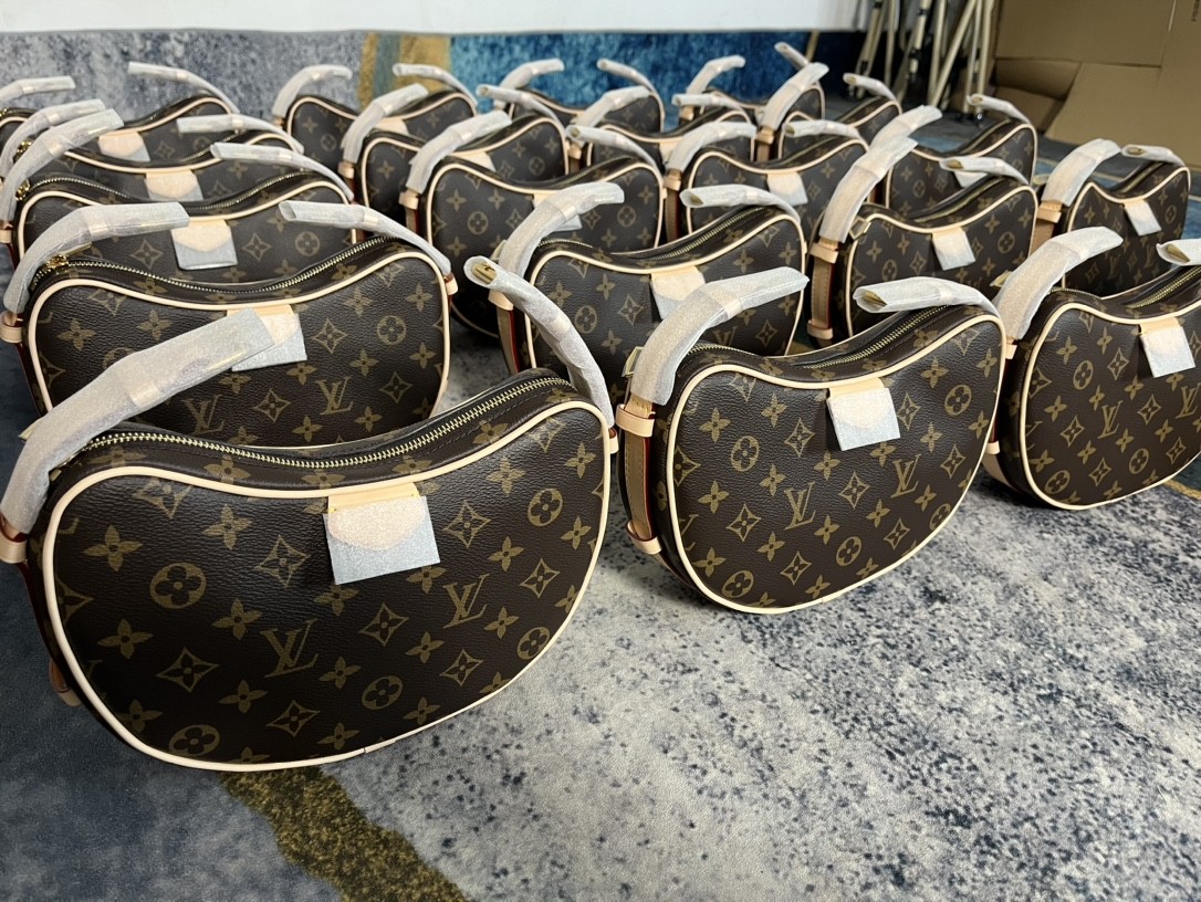 Shebag super replica Louis Vuitton M46828 CROISSANT Medium size bag review(2025 May updated)-ហាងអនឡាញកាបូប Louis Vuitton ក្លែងក្លាយដែលមានគុណភាពល្អបំផុត កាបូបអ្នករចនាម៉ូដចម្លង ru