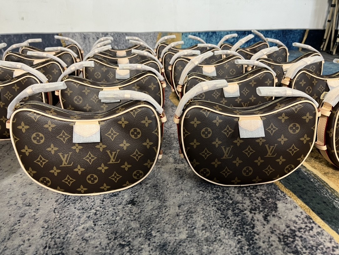 Shebag super replica Louis Vuitton M46828 CROISSANT Medium size bag review(2025 May updated)-ហាងអនឡាញកាបូប Louis Vuitton ក្លែងក្លាយដែលមានគុណភាពល្អបំផុត កាបូបអ្នករចនាម៉ូដចម្លង ru