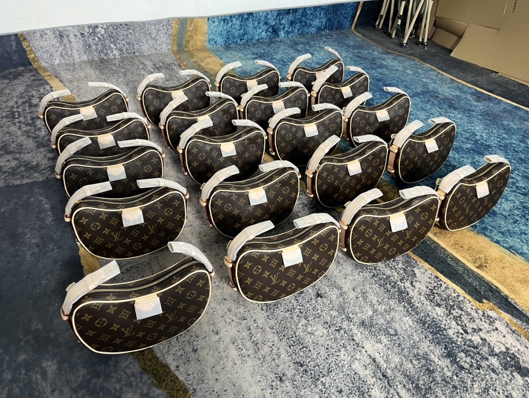 Shebag super replica Louis Vuitton M46828 CROISSANT Medium size bag review(2025 May updated)-ហាងអនឡាញកាបូប Louis Vuitton ក្លែងក្លាយដែលមានគុណភាពល្អបំផុត កាបូបអ្នករចនាម៉ូដចម្លង ru