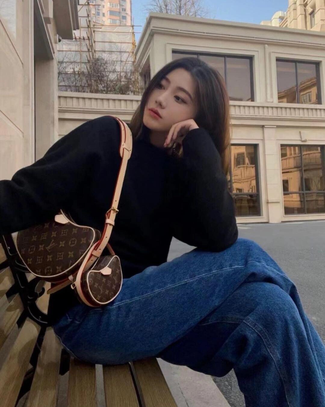 Shebag super replica Louis Vuitton M46828 CROISSANT Medium size bag review(2025 May updated)-ហាងអនឡាញកាបូប Louis Vuitton ក្លែងក្លាយដែលមានគុណភាពល្អបំផុត កាបូបអ្នករចនាម៉ូដចម្លង ru