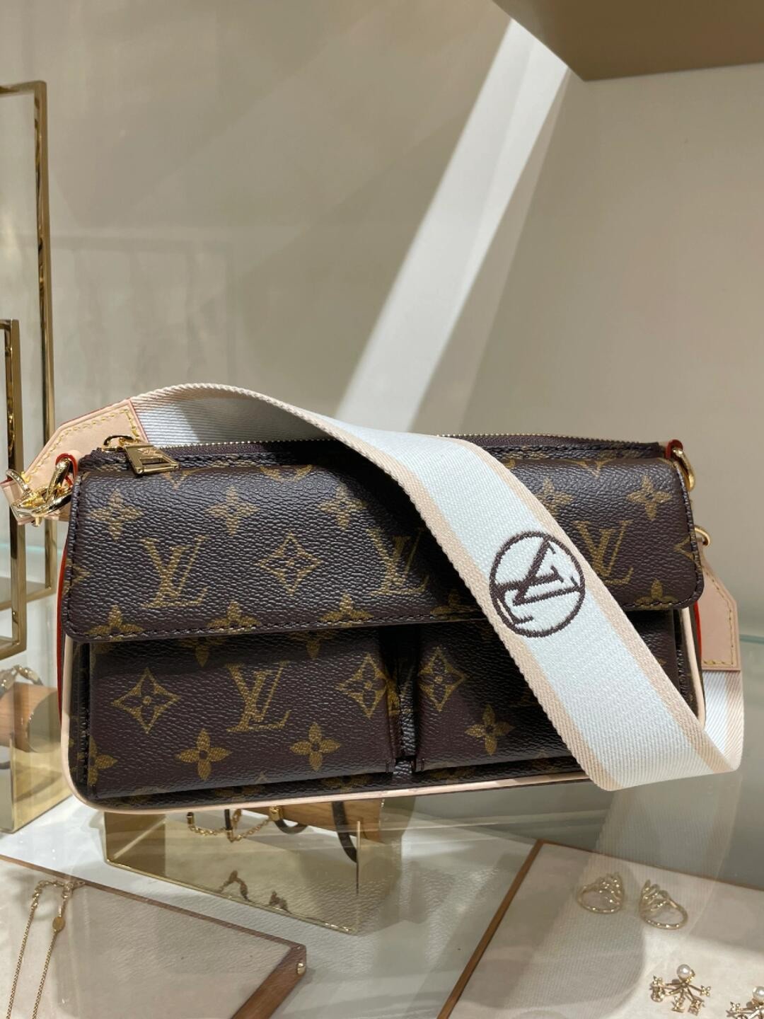Shebag super replica Louis Vuitton M46999 Vibe bag review(2025 May updated)-Bescht Qualitéit Fake Louis Vuitton Bag Online Store, Replica Designer Bag ru
