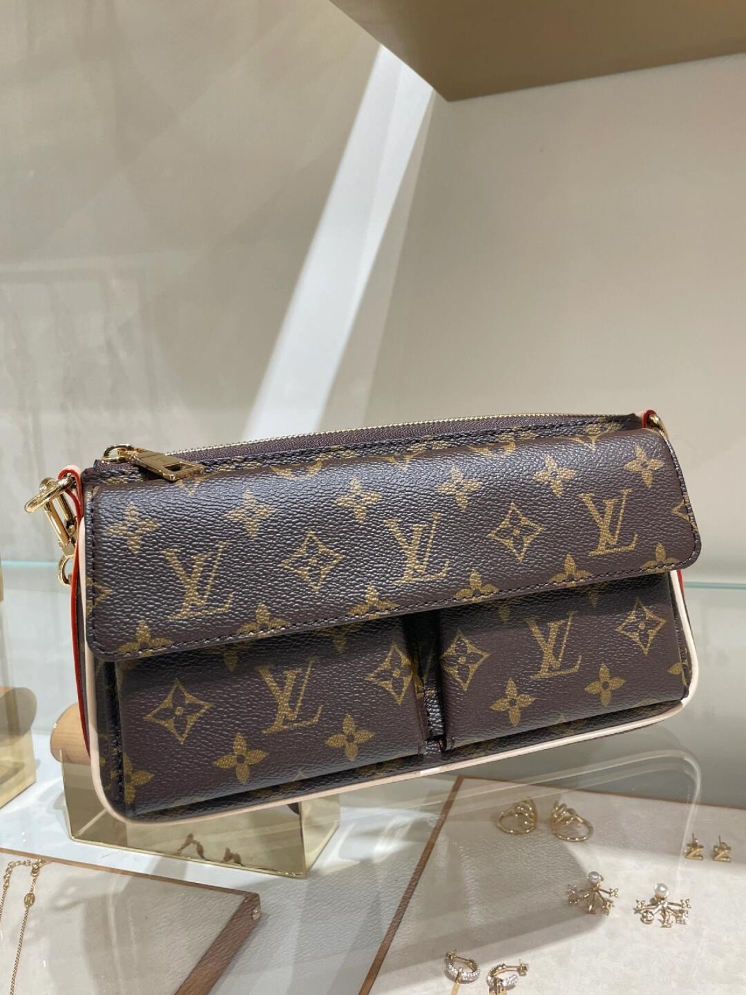 Shebag super replica Louis Vuitton M46999 Vibe bag review(2025 May updated)-Bescht Qualitéit Fake Louis Vuitton Bag Online Store, Replica Designer Bag ru