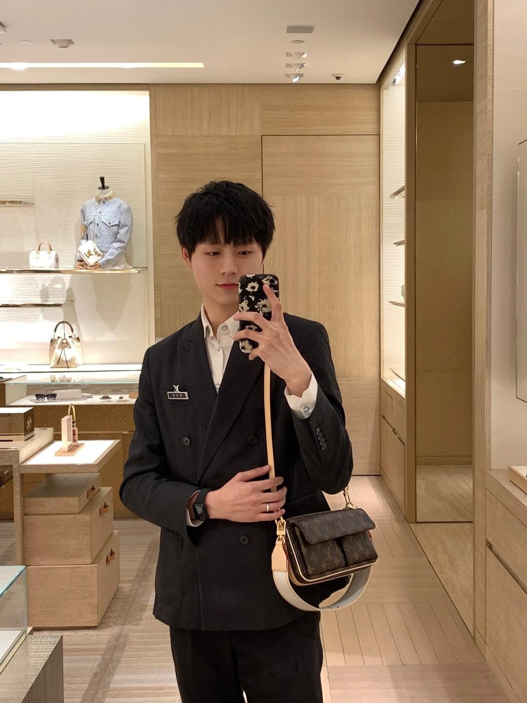 Shebag super replica Louis Vuitton M46999 Vibe bag review(2025 May updated)-Bescht Qualitéit Fake Louis Vuitton Bag Online Store, Replica Designer Bag ru