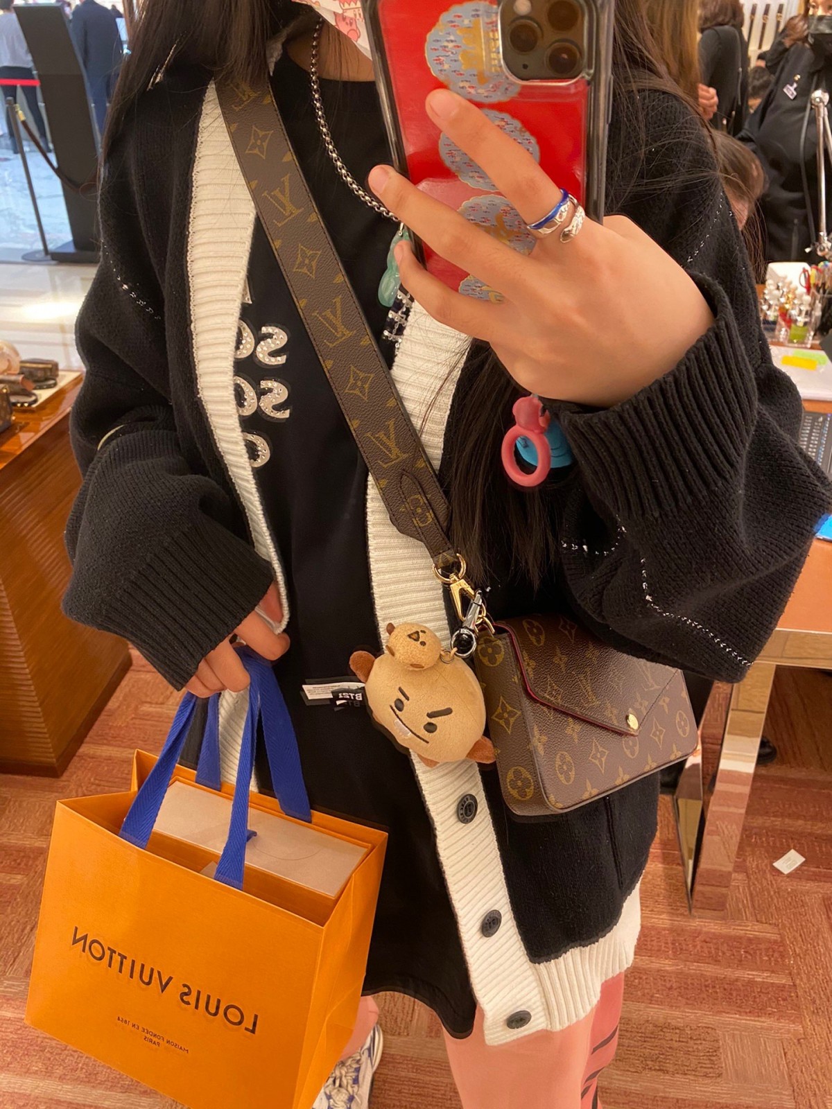 Shebag Super replica Louis Vuitton M61276 POCHETTE FÉLICIE bag review (2025 June updated)-ʻOi aku ka maikaʻi o ka ʻeke Louis Vuitton ʻeke hoʻopunipuni ma ka hale kūʻai pūnaewele, ʻeke hoʻolālā kope ru