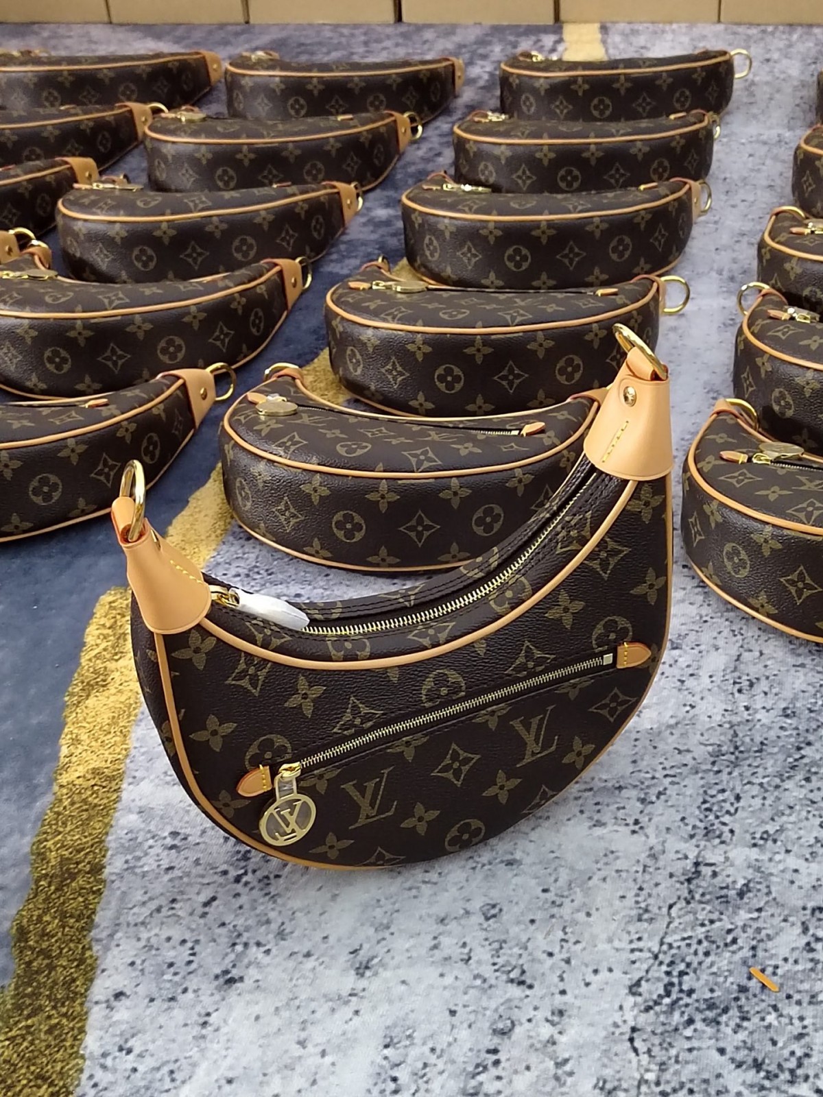 Shebag Super replica Louis Vuitton M81098 LOOP bag review (2025 June updated)-Best Quality Fake designer Bag Review, Replica designer bag ru