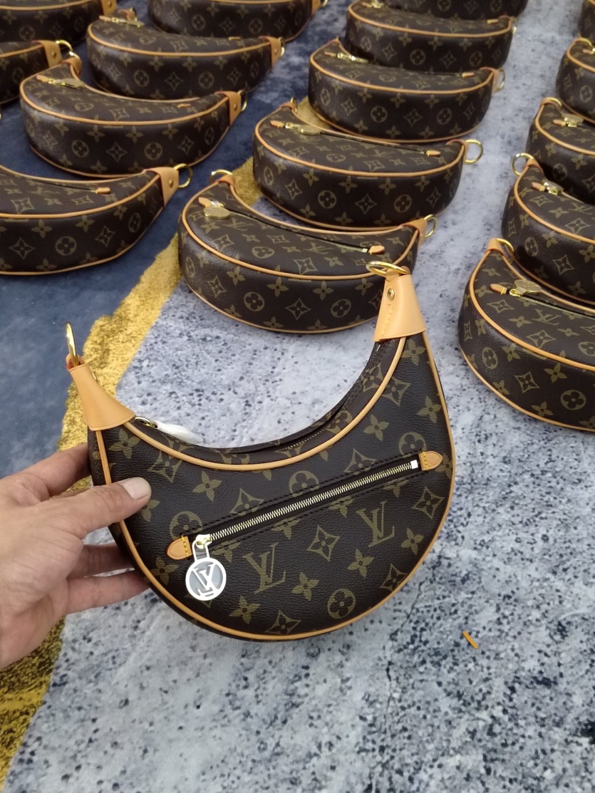 Shebag Super replica Louis Vuitton M81098 LOOP bag review (2025 June updated)-Best Quality Fake designer Bag Review, Replica designer bag ru