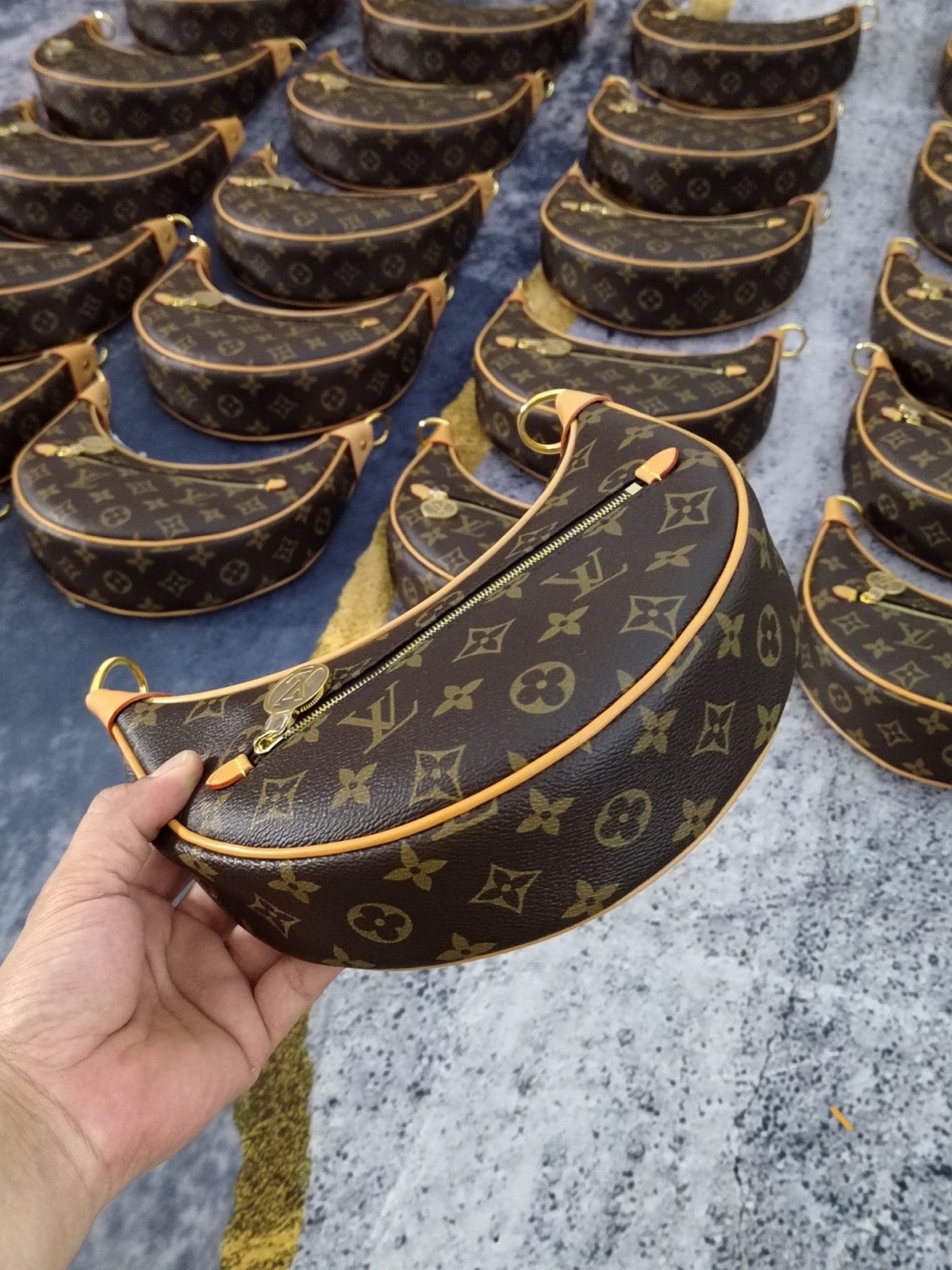 Shebag Super replica Louis Vuitton M81098 LOOP bag review (2025 June updated)-Best Quality Fake designer Bag Review, Replica designer bag ru