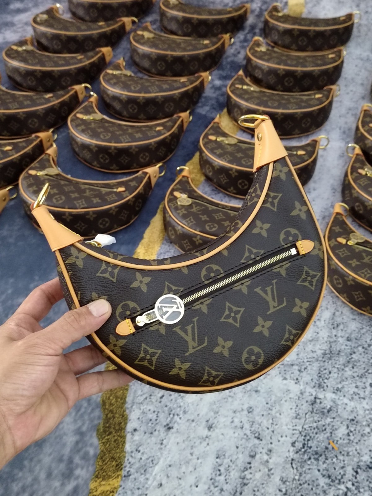 Shebag Super replica Louis Vuitton M81098 LOOP bag review (2025 June updated)-Best Quality Fake designer Bag Review, Replica designer bag ru