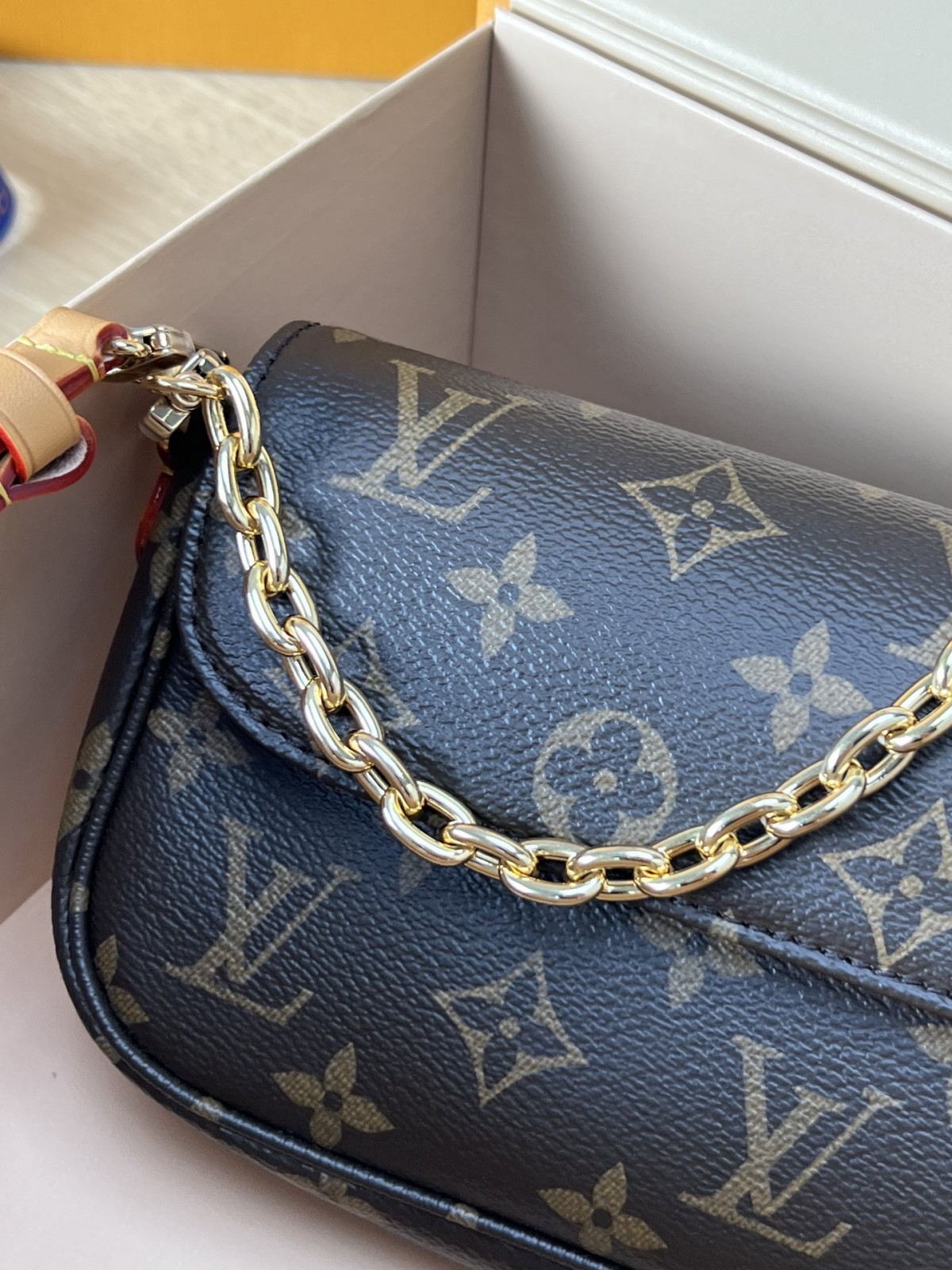 Shebag super replica Louis Vuitton M81911 WALLET ON CHAIN IVY bag reivew (2025 Jul updated)-ហាងអនឡាញកាបូប Louis Vuitton ក្លែងក្លាយដែលមានគុណភាពល្អបំផុត កាបូបអ្នករចនាម៉ូដចម្លង ru
