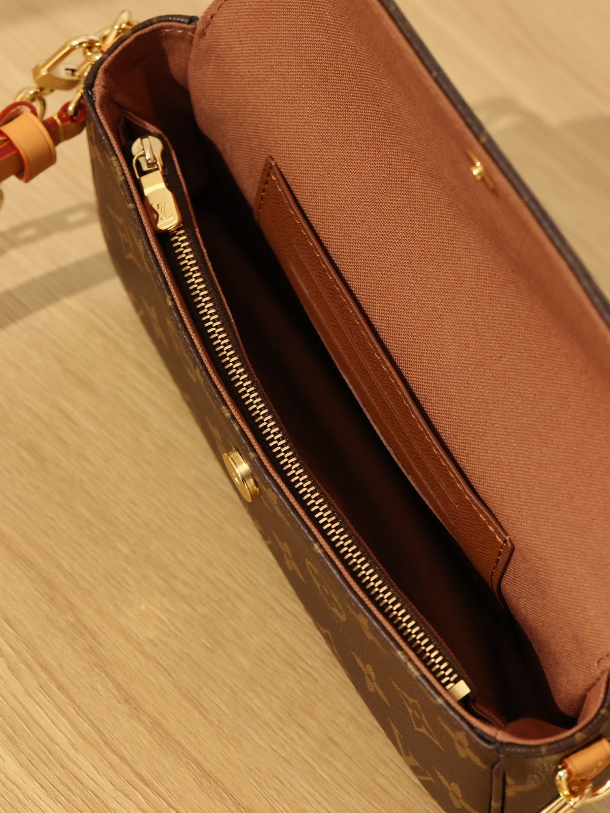Shebag super replica Louis Vuitton M81911 WALLET ON CHAIN IVY bag reivew (2025 Jul updated)-ហាងអនឡាញកាបូប Louis Vuitton ក្លែងក្លាយដែលមានគុណភាពល្អបំផុត កាបូបអ្នករចនាម៉ូដចម្លង ru