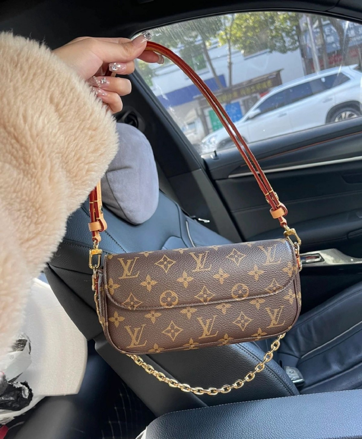 Shebag super replica Louis Vuitton M81911 WALLET ON CHAIN IVY bag reivew (2025 Jul updated)-ហាងអនឡាញកាបូប Louis Vuitton ក្លែងក្លាយដែលមានគុណភាពល្អបំផុត កាបូបអ្នករចនាម៉ូដចម្លង ru
