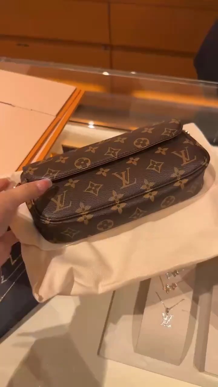 Shebag super replica Louis Vuitton M81911 WALLET ON CHAIN IVY bag reivew (2025 Jul updated)-ហាងអនឡាញកាបូប Louis Vuitton ក្លែងក្លាយដែលមានគុណភាពល្អបំផុត កាបូបអ្នករចនាម៉ូដចម្លង ru