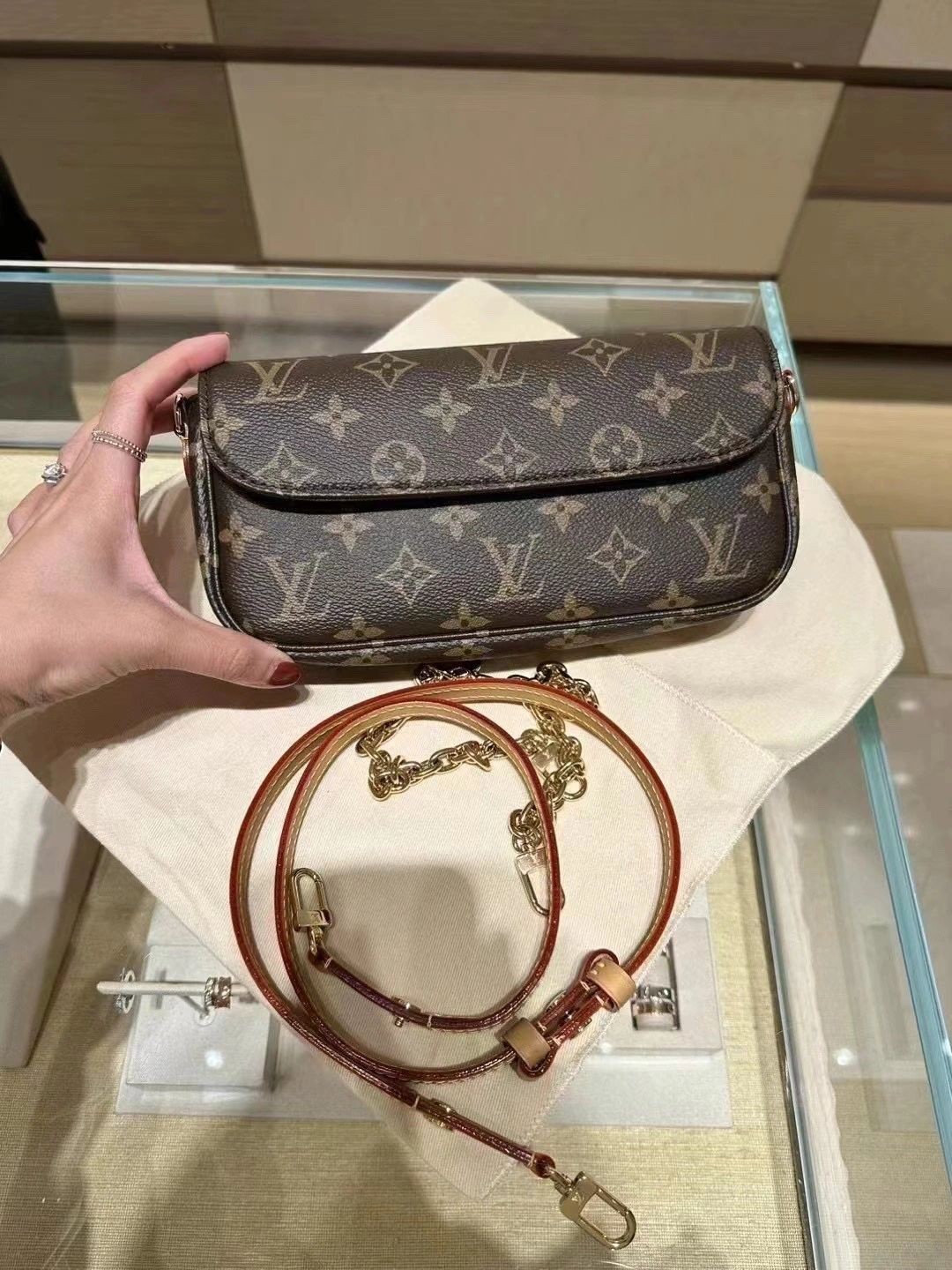 Shebag super replica Louis Vuitton M81911 WALLET ON CHAIN IVY bag reivew (2025 Jul updated)-ហាងអនឡាញកាបូប Louis Vuitton ក្លែងក្លាយដែលមានគុណភាពល្អបំផុត កាបូបអ្នករចនាម៉ូដចម្លង ru