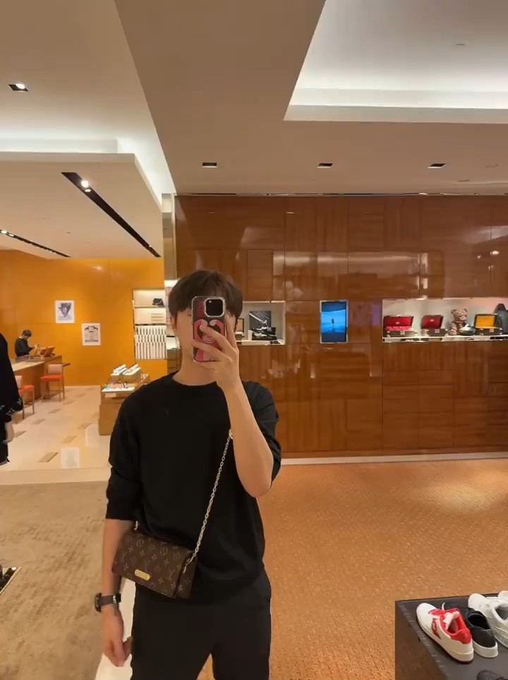 Shebag supre replica Louis Vuitton M82509 WALLET ON CHAIN LILY bag review (2025 July updated)-Zoo Zoo Fake Louis Vuitton Hnab Online Khw, Replica designer hnab ru