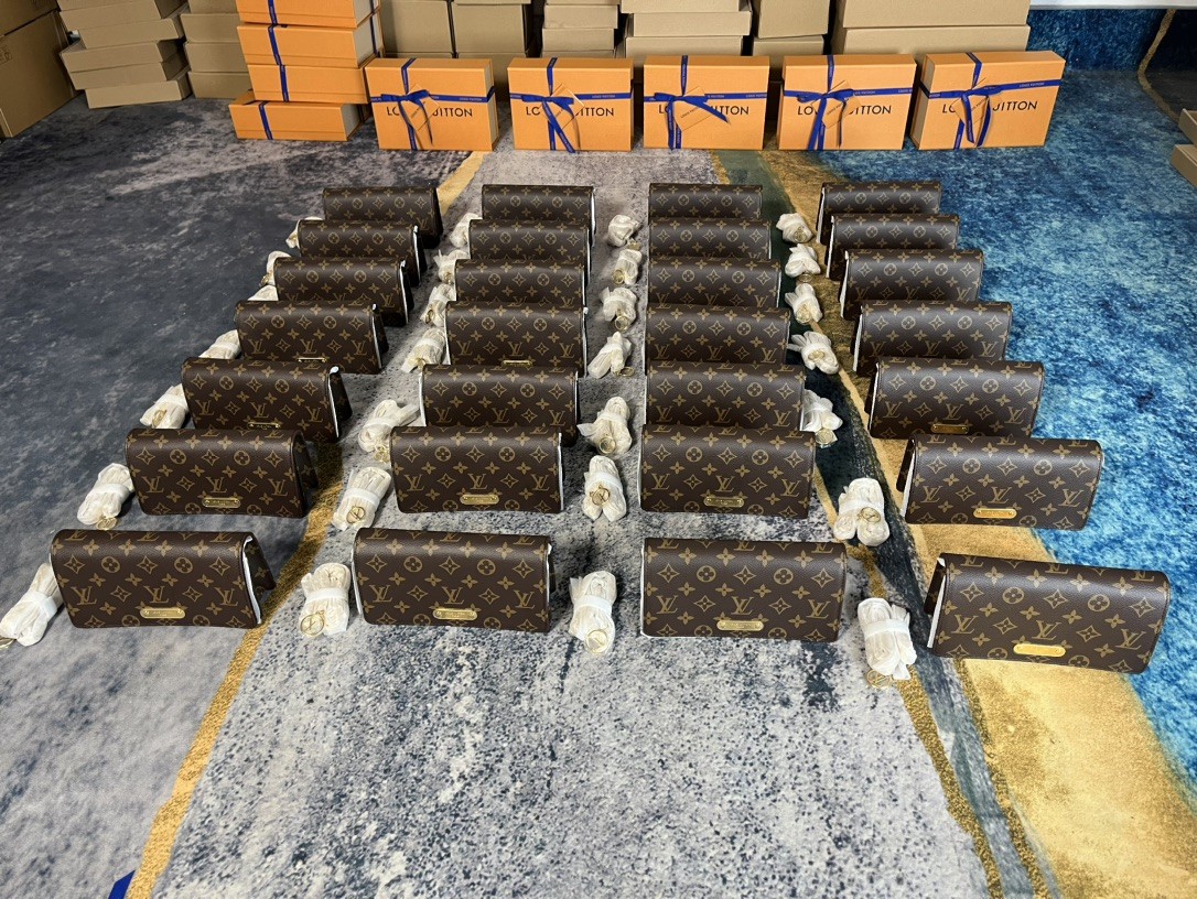 Shebag supre replica Louis Vuitton M82509 WALLET ON CHAIN LILY bag review (2025 July updated)-Zoo Zoo Fake Louis Vuitton Hnab Online Khw, Replica designer hnab ru