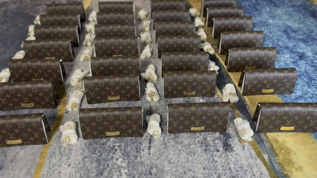 Shebag supre replica Louis Vuitton M82509 WALLET ON CHAIN LILY bag review (2025 July updated)-Zoo Zoo Fake Louis Vuitton Hnab Online Khw, Replica designer hnab ru