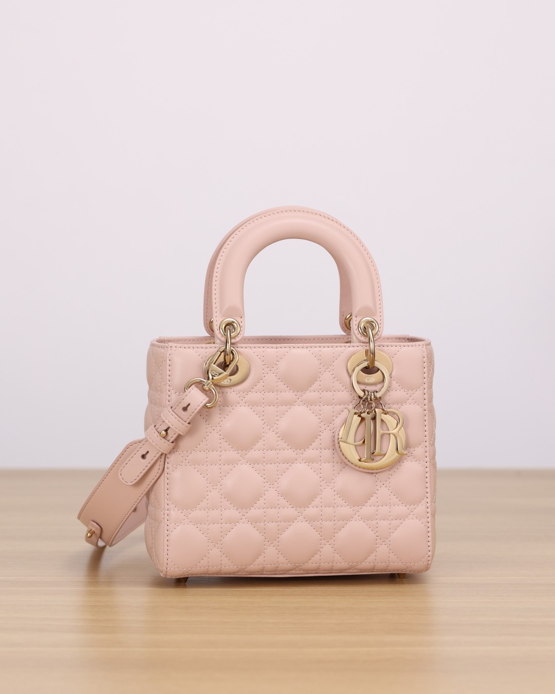 Shebag super replica Lady Dior in pink medium bag review(2025 July updated)-Best Quality Fake Louis Vuitton Bag Online Store, Replica designer bag ru