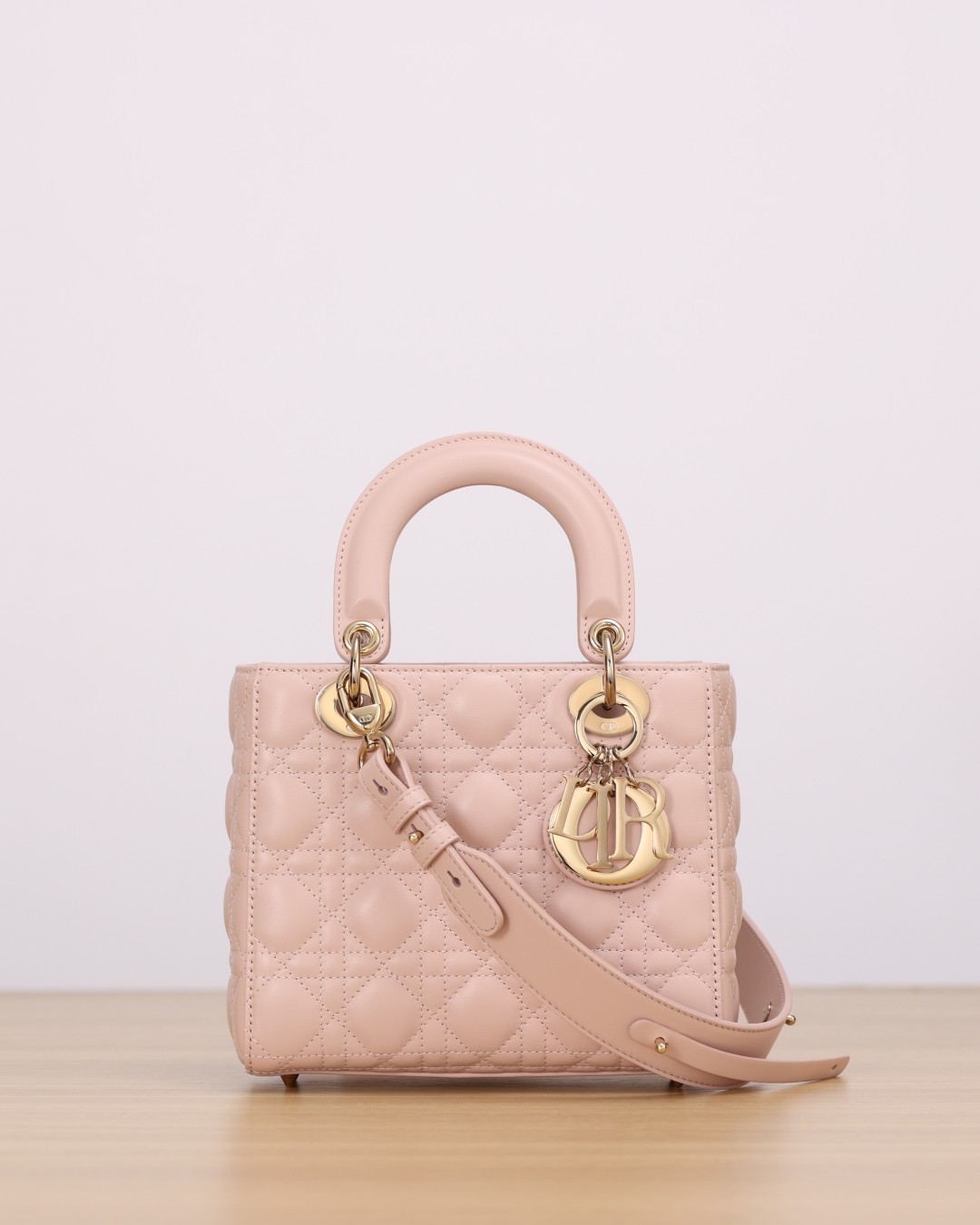 Shebag super replica Lady Dior in pink medium bag review(2025 July updated)-Best Quality Fake Louis Vuitton Bag Online Store, Replica designer bag ru