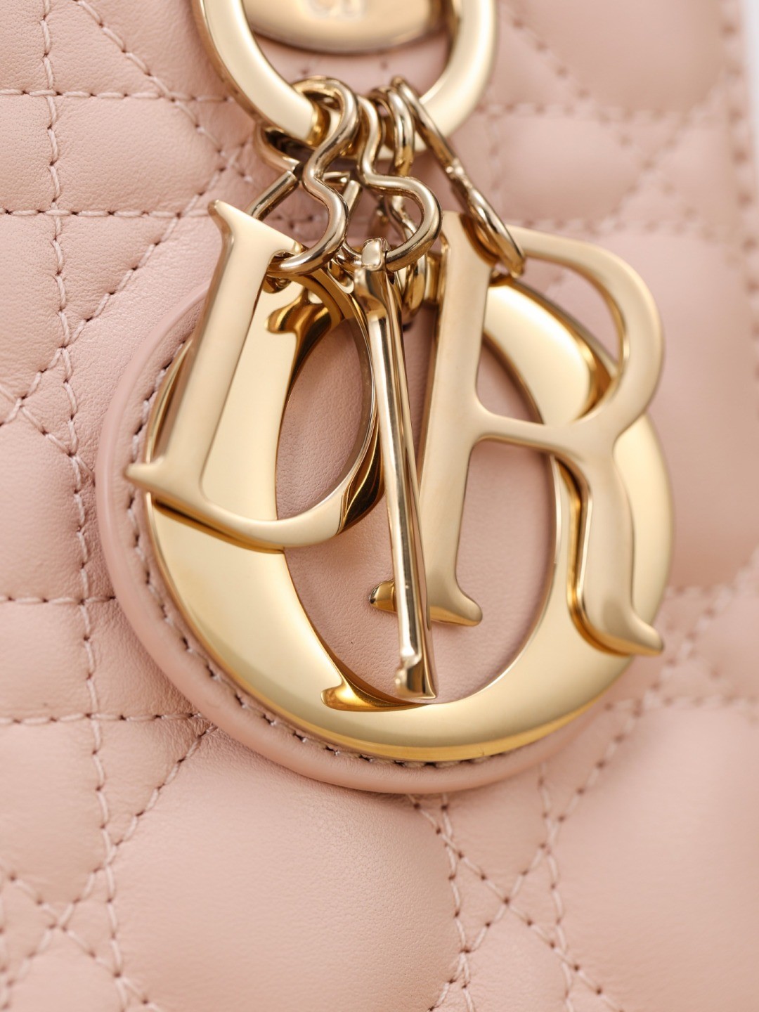 Shebag super replica Lady Dior in pink medium bag review(2025 July updated)-Best Quality Fake Louis Vuitton Bag Online Store, Replica designer bag ru