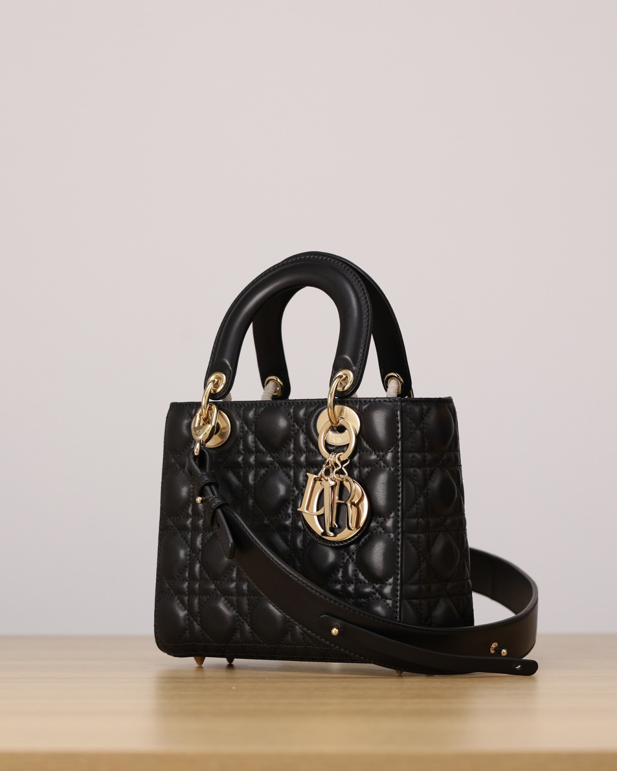 Shebag Super replica Lady Dior Small size in black bag review (2025 July Updated)-Yakanakisa Hunhu Fake Louis Vuitton Bag Online Store, Replica dhizaini bag ru
