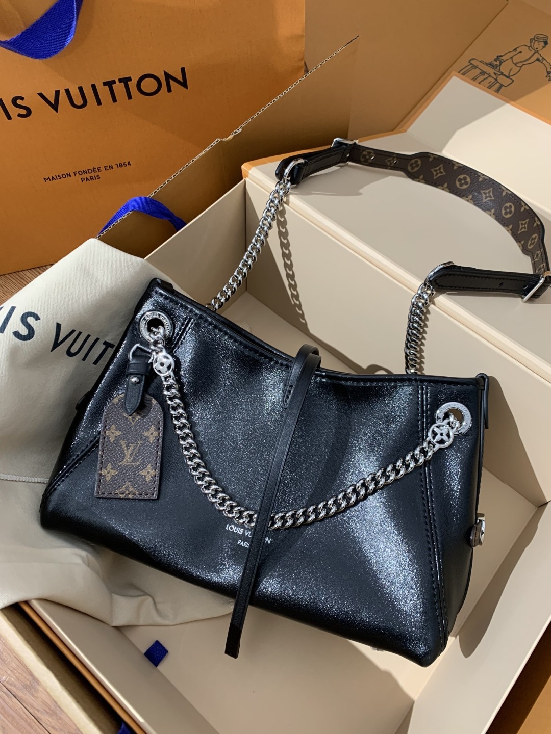 Shebag Super replica Louis Vuitton carryall dark bb lambskin bag review(July 2025 updated)-Yakanakisa Hunhu Fake Louis Vuitton Bag Online Store, Replica dhizaini bag ru