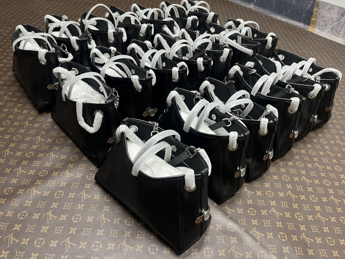 Shebag Super replica Louis Vuitton carryall dark bb lambskin bag review(July 2025 updated)-Yakanakisa Hunhu Fake Louis Vuitton Bag Online Store, Replica dhizaini bag ru