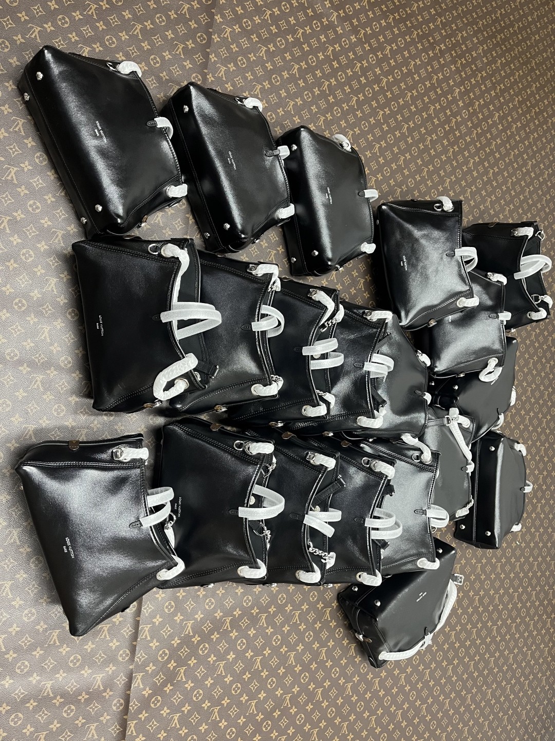 Shebag Super replica Louis Vuitton carryall dark bb lambskin bag review(July 2025 updated)-Yakanakisa Hunhu Fake Louis Vuitton Bag Online Store, Replica dhizaini bag ru