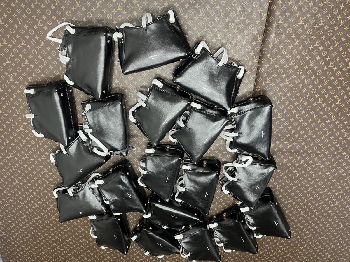 Shebag Super replica Louis Vuitton carryall dark bb lambskin bag review(July 2025 updated)-Yakanakisa Hunhu Fake Louis Vuitton Bag Online Store, Replica dhizaini bag ru