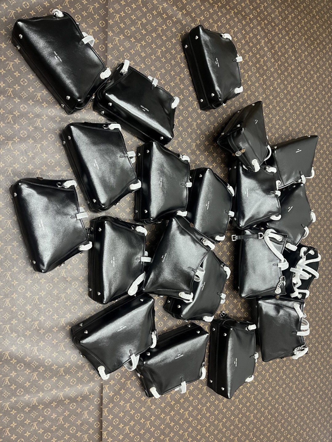 Shebag Super replica Louis Vuitton carryall dark bb lambskin bag review(July 2025 updated)-Yakanakisa Hunhu Fake Louis Vuitton Bag Online Store, Replica dhizaini bag ru