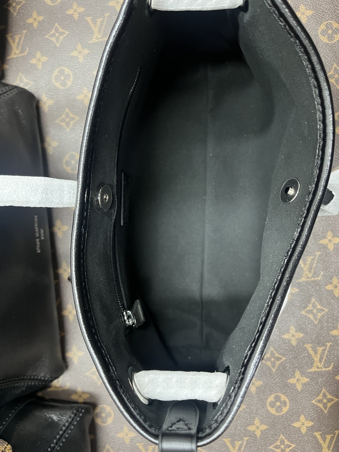 Shebag Super replica Louis Vuitton carryall dark bb lambskin bag review(July 2025 updated)-Yakanakisa Hunhu Fake Louis Vuitton Bag Online Store, Replica dhizaini bag ru