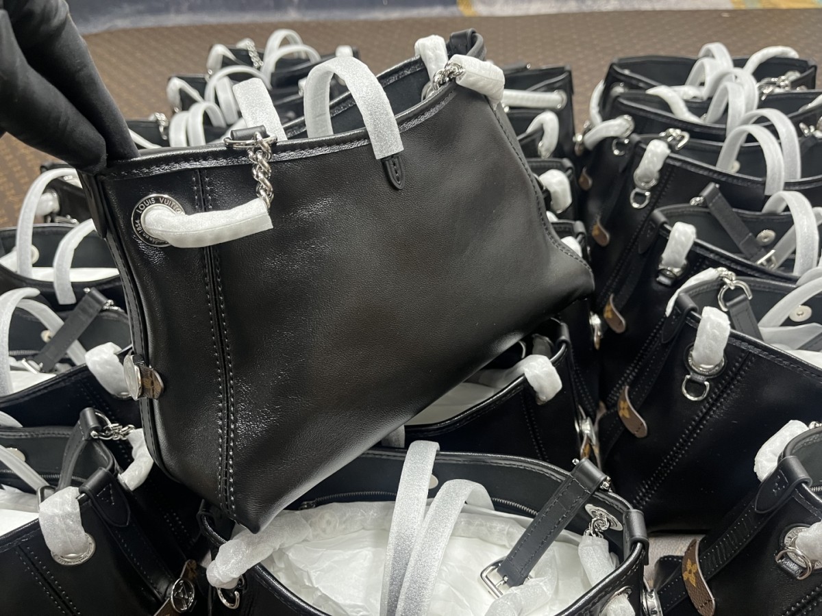 Shebag Super replica Louis Vuitton carryall dark bb lambskin bag review(July 2025 updated)-Yakanakisa Hunhu Fake Louis Vuitton Bag Online Store, Replica dhizaini bag ru