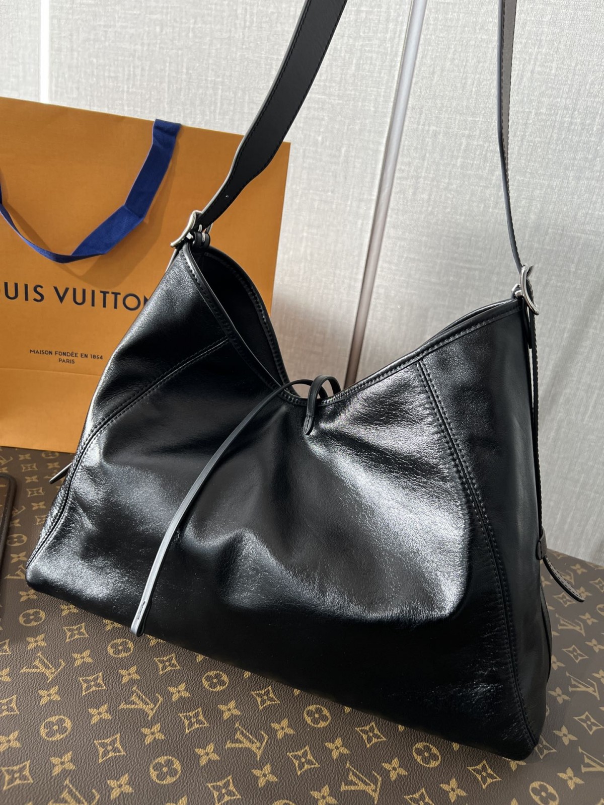 Shebag Super replica Louis Vuitton Carryall dark full leather lambskin bag review(July 2025 Updated)-Best Quality Fake Louis Vuitton Bag Online Store, Replica designer bag ru