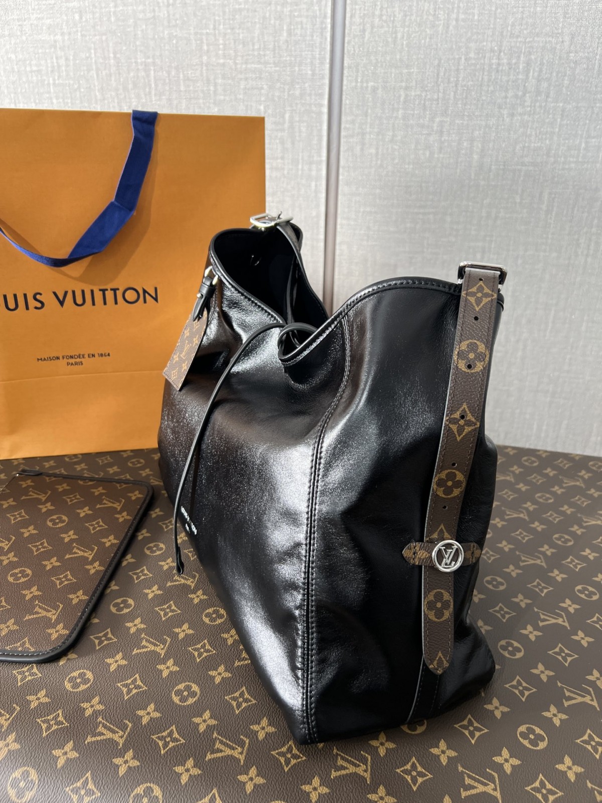Shebag Super replica Louis Vuitton Carryall dark full leather lambskin bag review(July 2025 Updated)-Best Quality Fake Louis Vuitton Bag Online Store, Replica designer bag ru