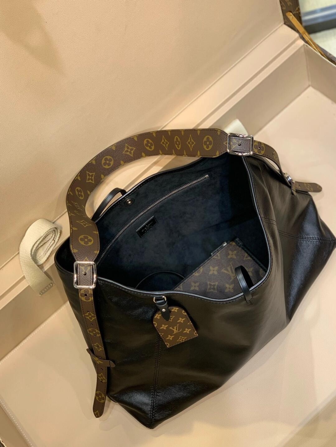 Shebag Super replica Louis Vuitton Carryall dark full leather lambskin bag review(July 2025 Updated)-Best Quality Fake Louis Vuitton Bag Online Store, Replica designer bag ru