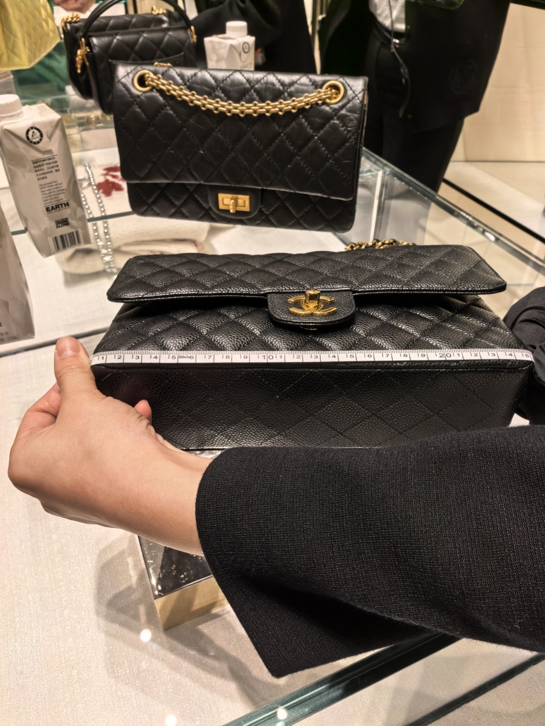 Shebag buys an Chanel Classic flap bag of medium size with caviar leather gold black（August 2025 Updated）-Best Quality Fake Louis Vuitton Bag Online Store, Replica designer bag ru