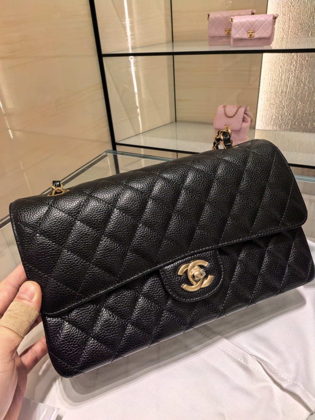 Shebag buys an Chanel Classic flap bag of medium size with caviar leather gold black（August 2025 Updated）-Best Quality Fake Louis Vuitton Bag Online Store, Replica designer bag ru