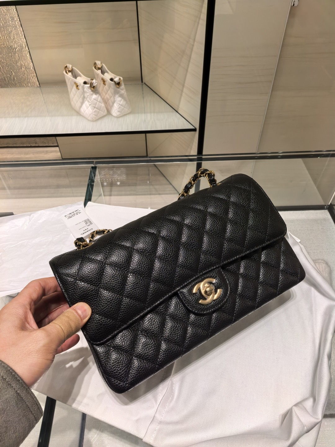 Shebag buys an Chanel Classic flap bag of medium size with caviar leather gold black（August 2025 Updated）-Best Quality Fake Louis Vuitton Bag Online Store, Replica designer bag ru