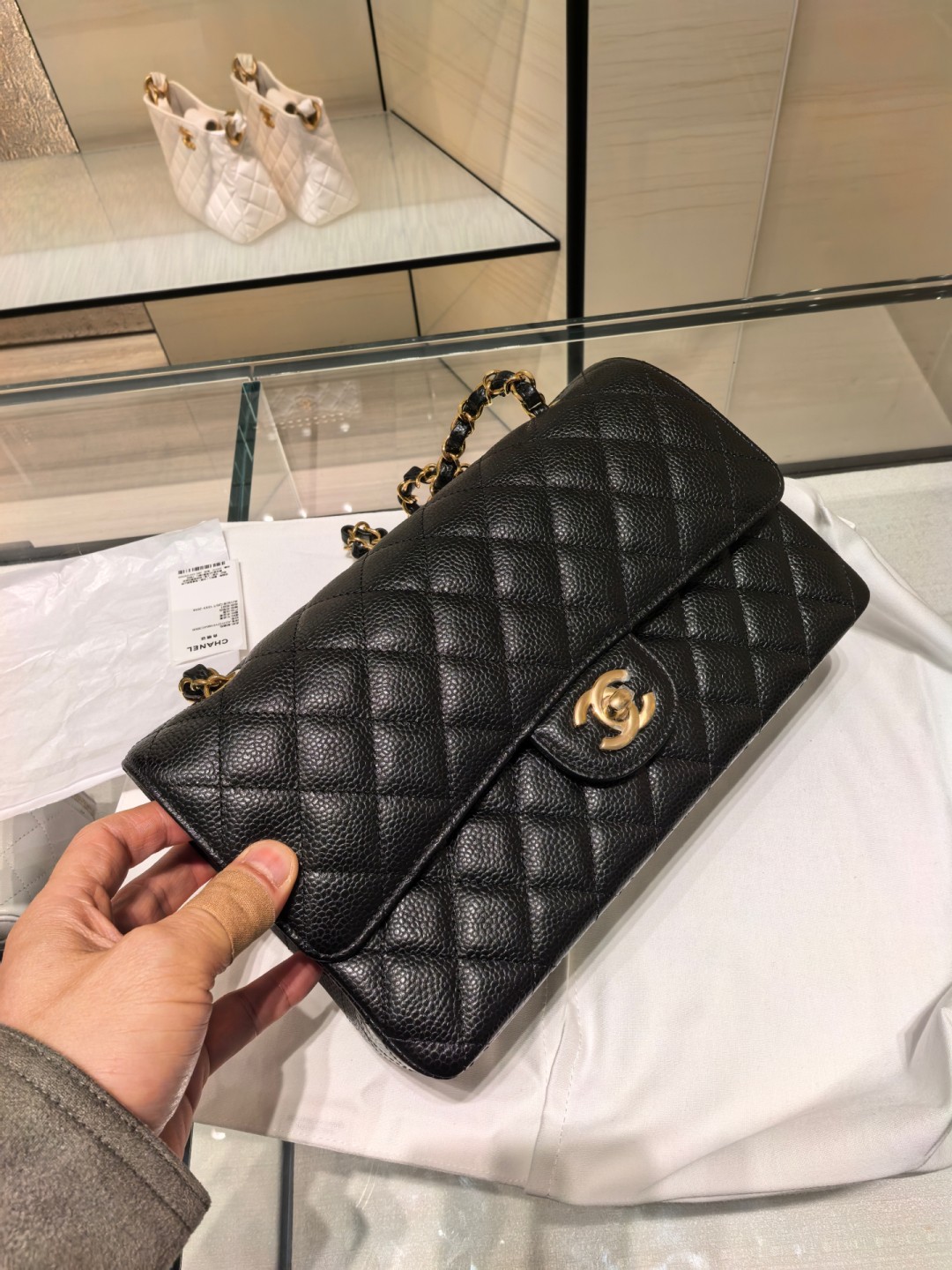 Shebag buys an Chanel Classic flap bag of medium size with caviar leather gold black（August 2025 Updated）-Best Quality Fake Louis Vuitton Bag Online Store, Replica designer bag ru