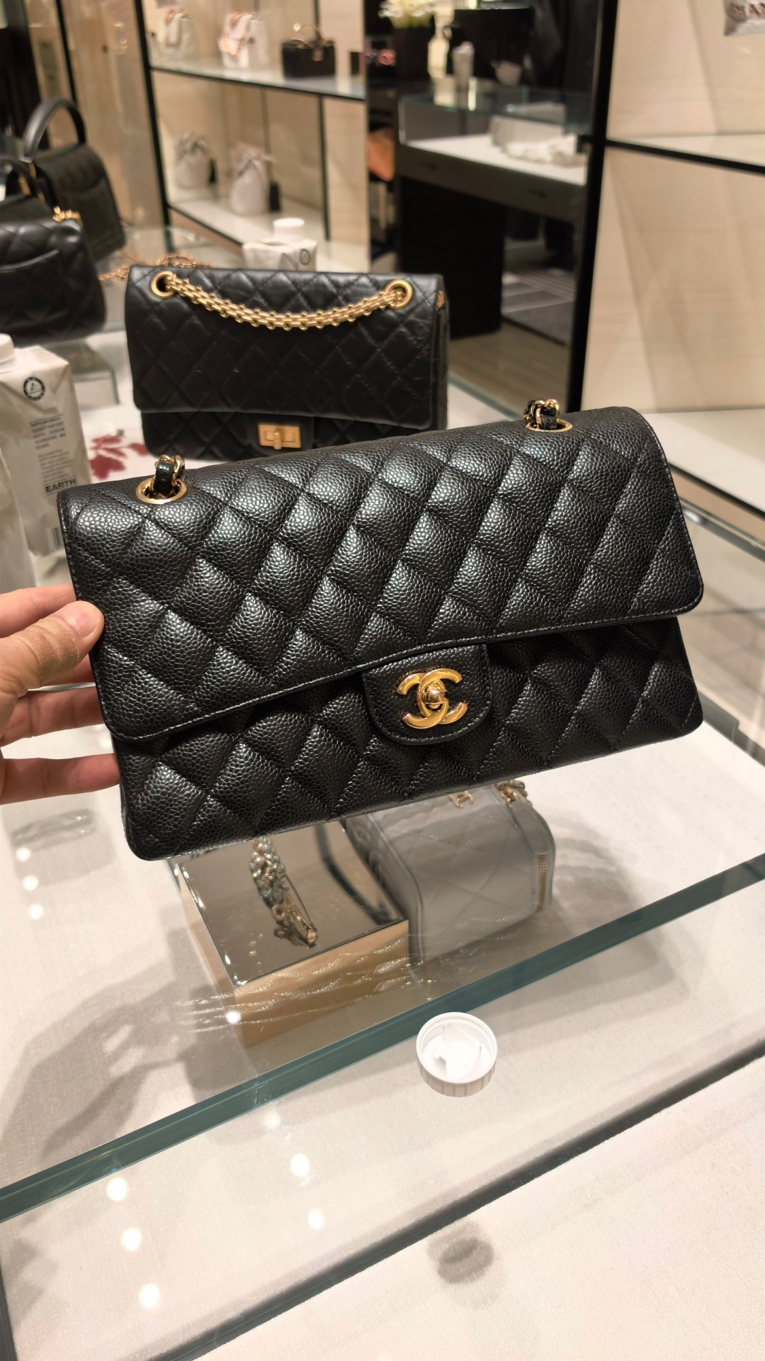 Shebag buys an Chanel Classic flap bag of medium size with caviar leather gold black（August 2025 Updated）-Best Quality Fake Louis Vuitton Bag Online Store, Replica designer bag ru