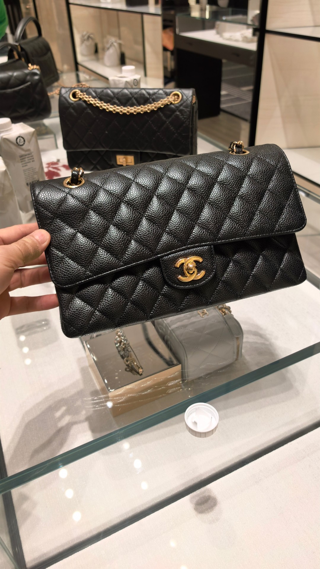 Shebag buys an Chanel Classic flap bag of medium size with caviar leather gold black（August 2025 Updated）-Best Quality Fake Louis Vuitton Bag Online Store, Replica designer bag ru