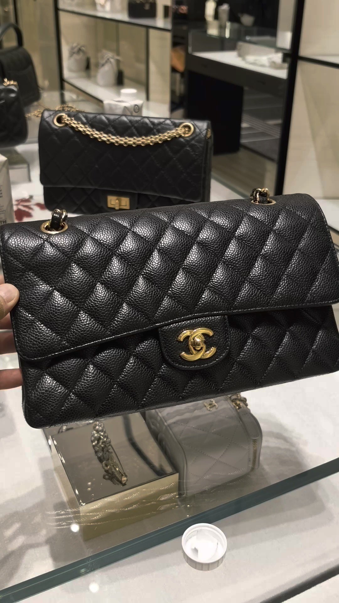 Shebag buys an Chanel Classic flap bag of medium size with caviar leather gold black（August 2025 Updated）-Best Quality Fake Louis Vuitton Bag Online Store, Replica designer bag ru